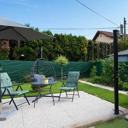 Cosy House - Base Apartment